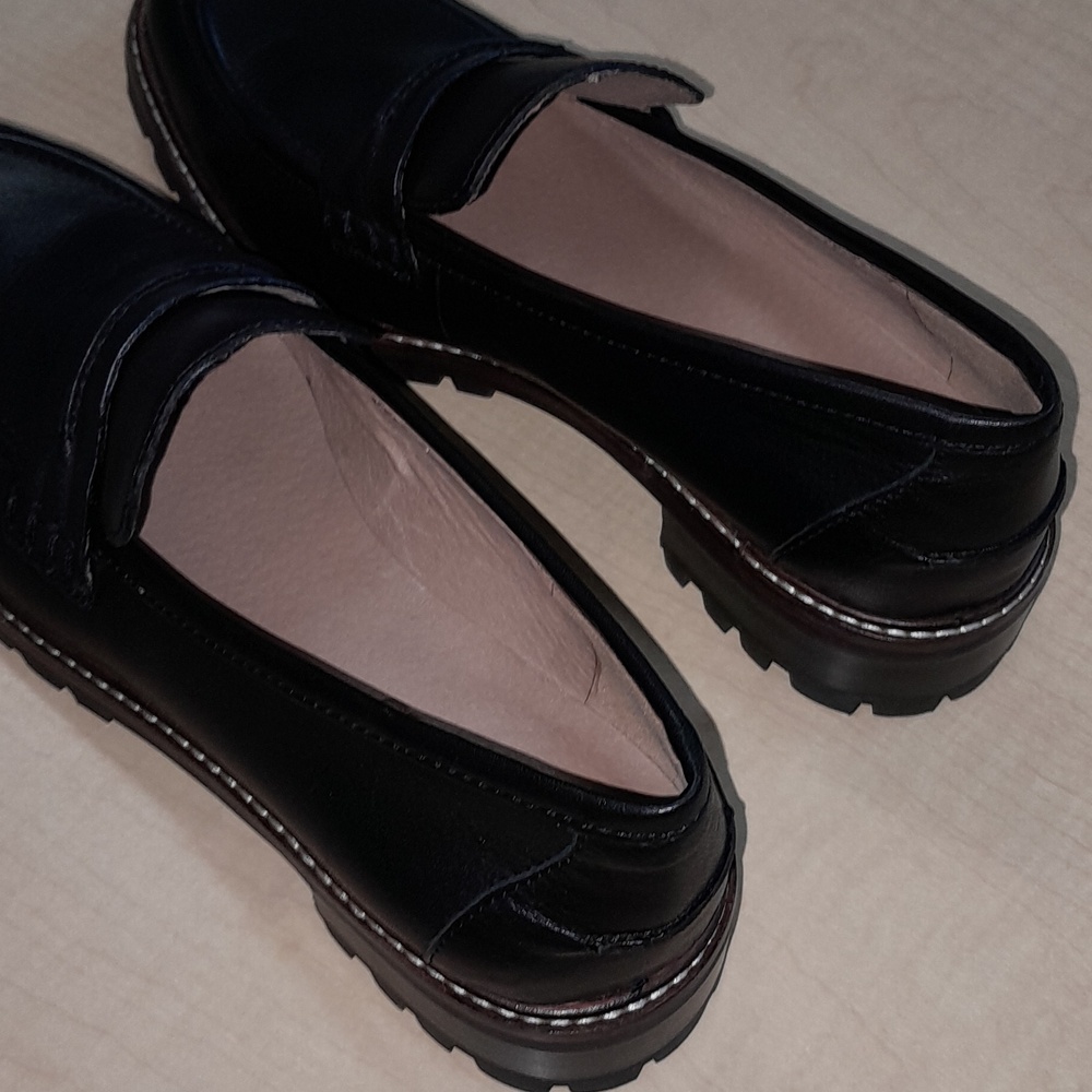 NWOT BLACK Leather Lugsole Loafers Size 8 - Picture 9 of 17